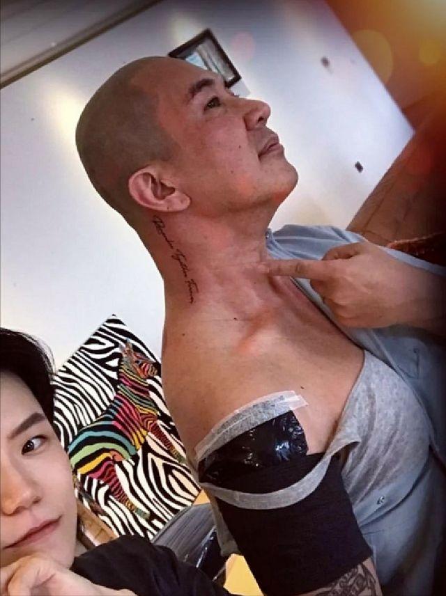 具俊晔到刺青店纹身在右臂处纹上了大s的名字公开示爱撒狗粮