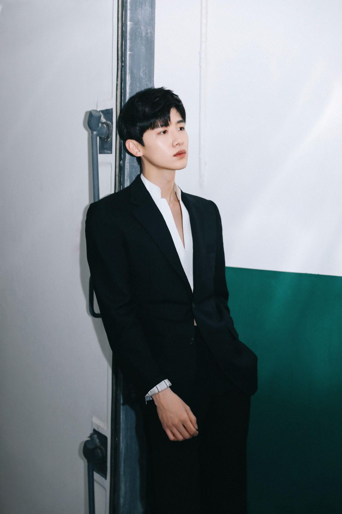 有没有白白白敬亭的去水印壁纸