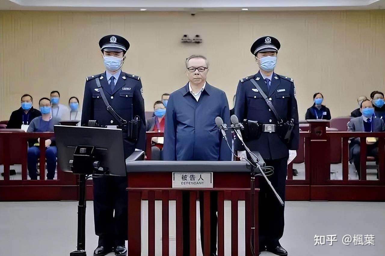 赖小民,损害国家利益,贪污3吨多现金,包养100多情妇,被判死刑