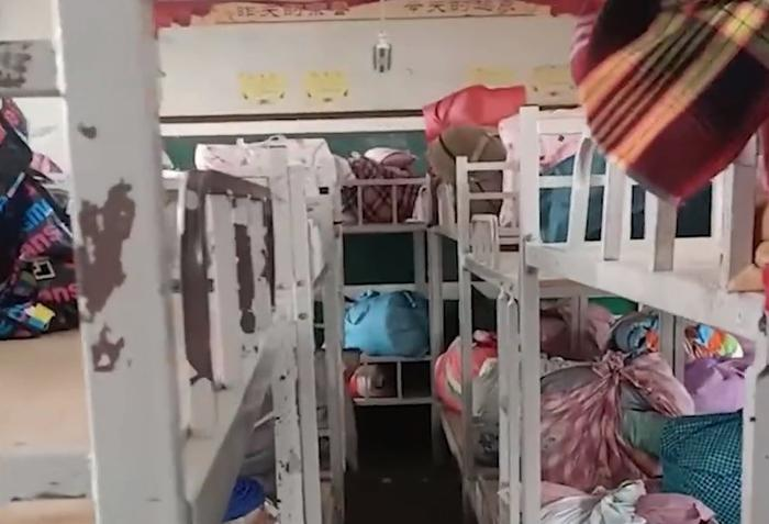 河南汝州一中宿舍现大通铺已连夜整改