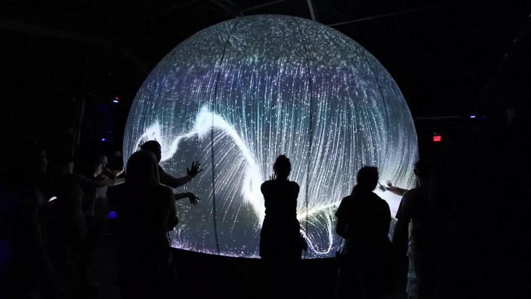 布尔星球承载着无数湍流生命体的巨大装置