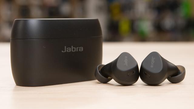 jabra elite 4 active 是面向運動的藍牙耳機,佩戴穩固,防塵防水等級