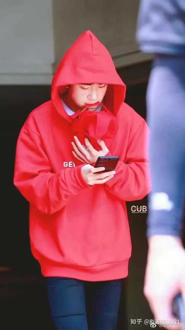 易烊千玺的哪张照片让你一瞬间心动?可以分享一下吗?