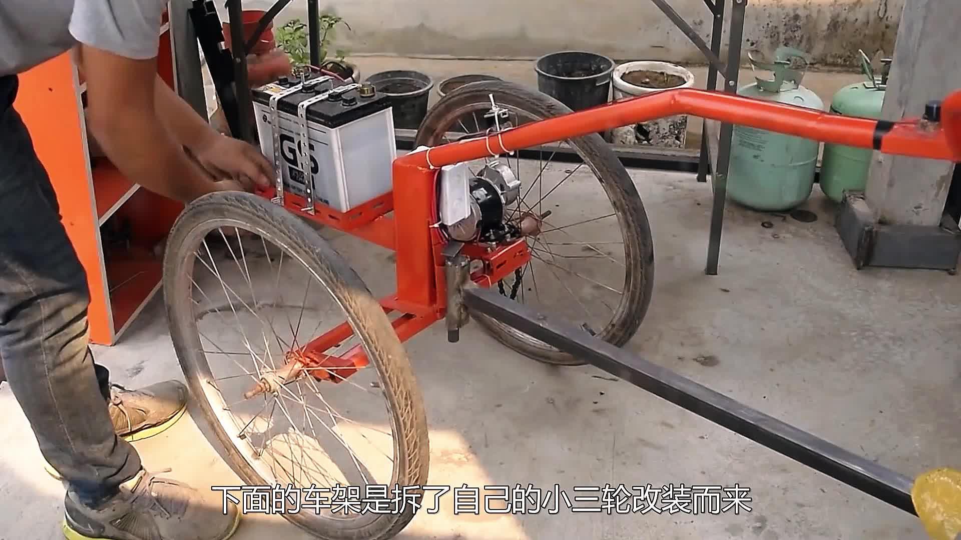 牛人打造无限能源拖拉机用太阳能进行充电成本只用500块