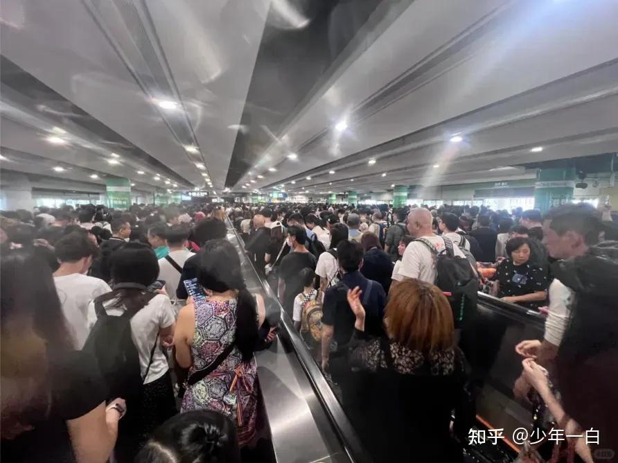 过境至深圳的香港民众持续增加媒体报道港人爆买深圳各大超市如何看待