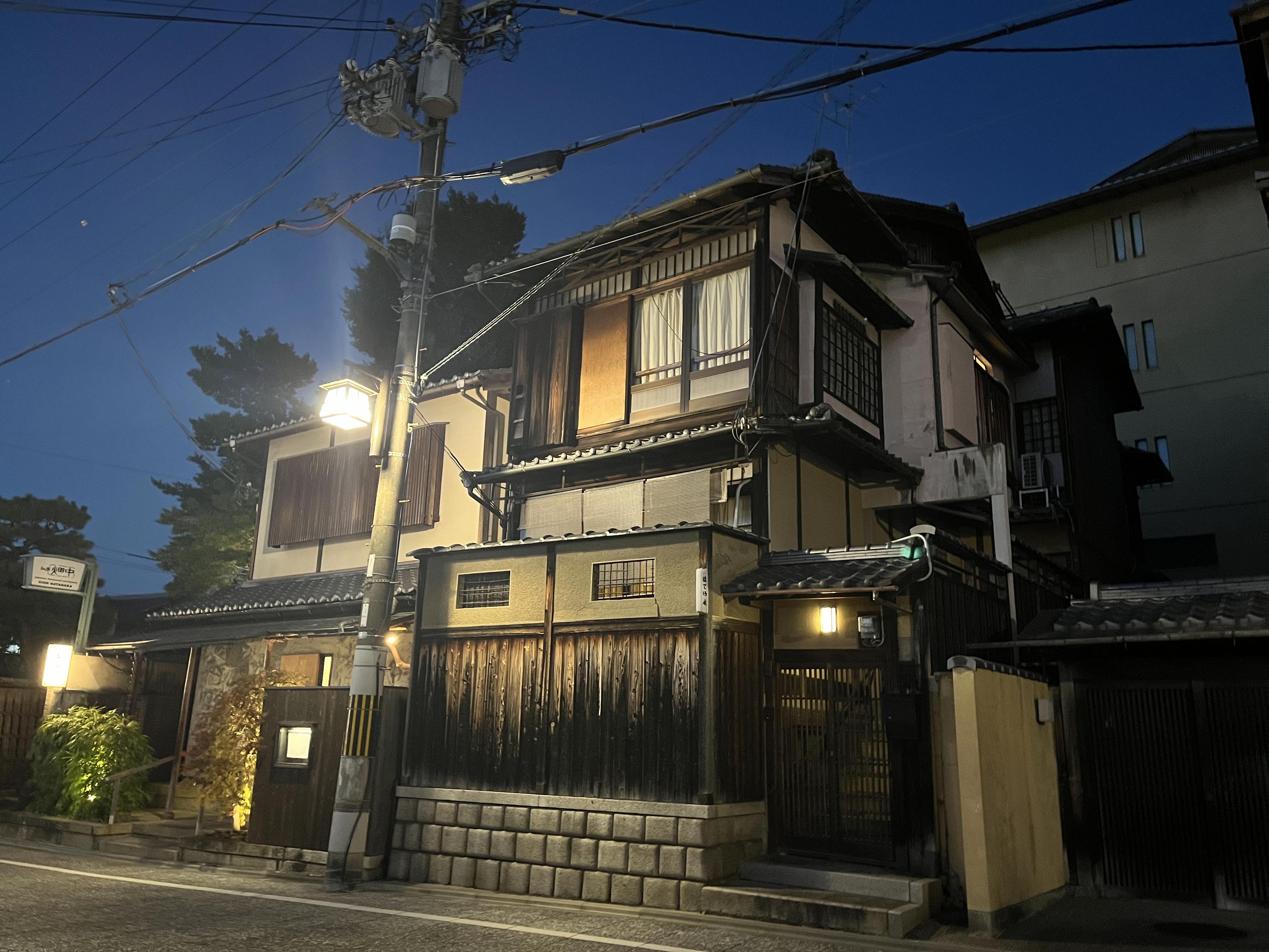 为什么日本人口密度这么大还能住一户建,中国只能住楼房?