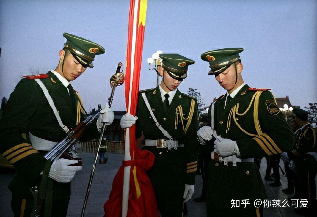 有那种特别好看特别帅可以当壁纸的军人人像图片吗