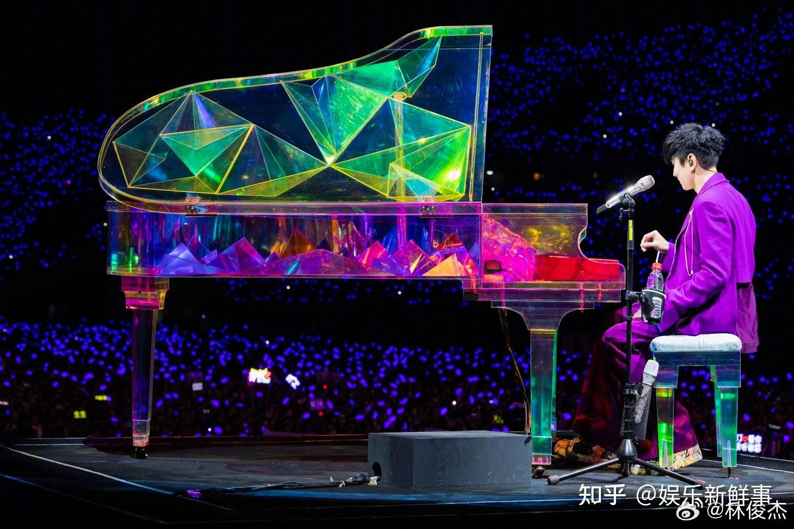 林俊杰新地球钢琴图片