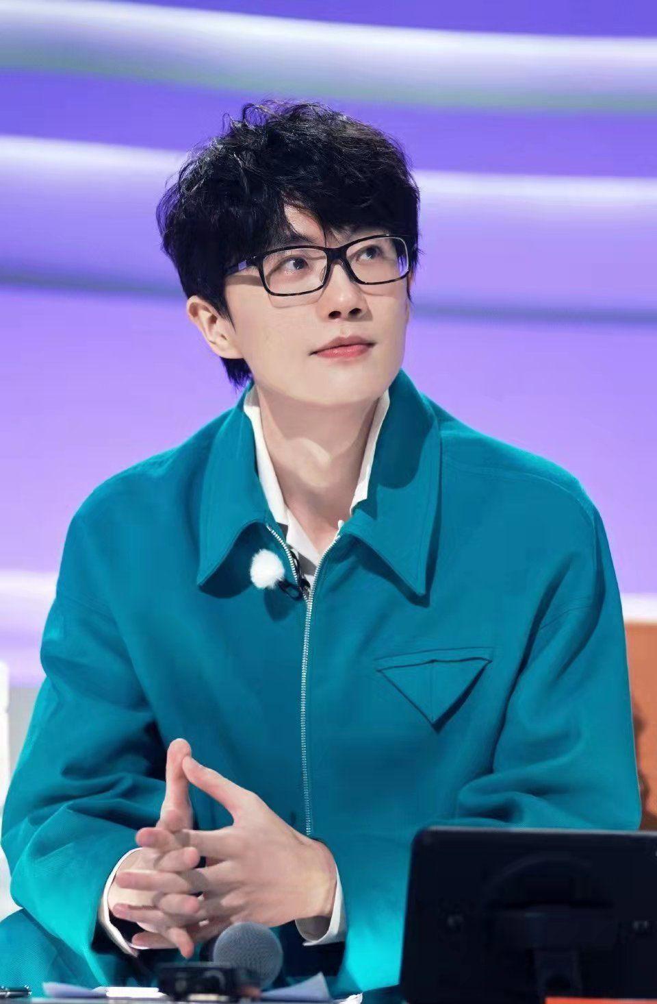 相册里有没有关于的许嵩照片? - 知乎