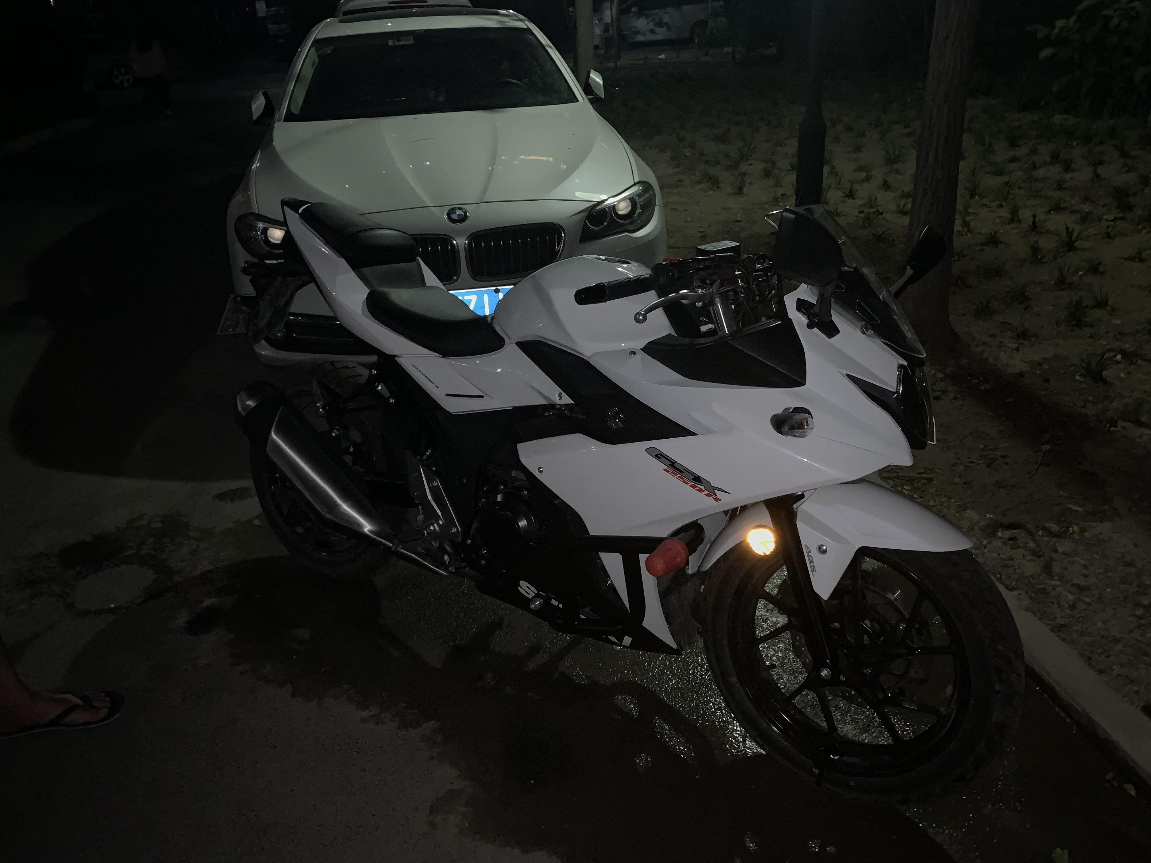 京b000的飞致150卖掉了,换了一辆铃木gsx250r