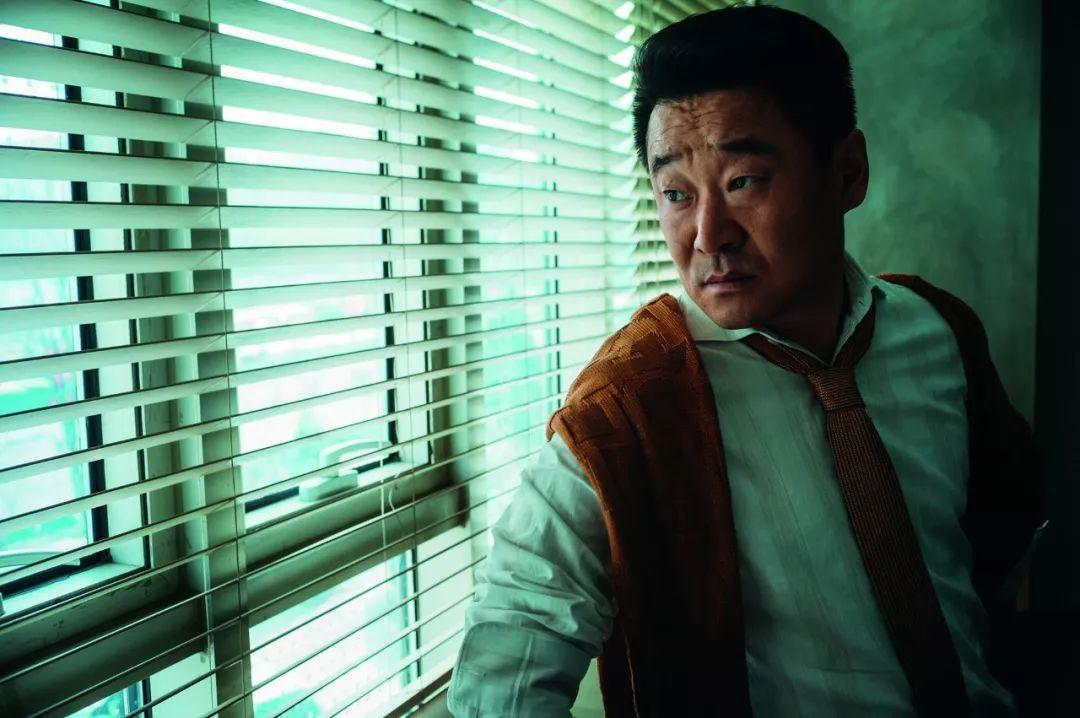 2008年在周伟导演的数字电影《不许抢劫》里,王景春演一个农民工.