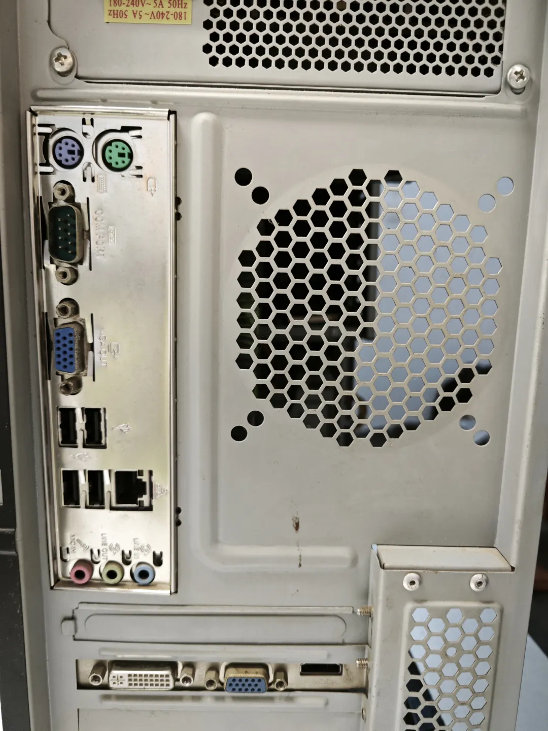 80块收的一台主机,还带了一张GT610显卡,可惜HDMI口点不亮,教你一招解决