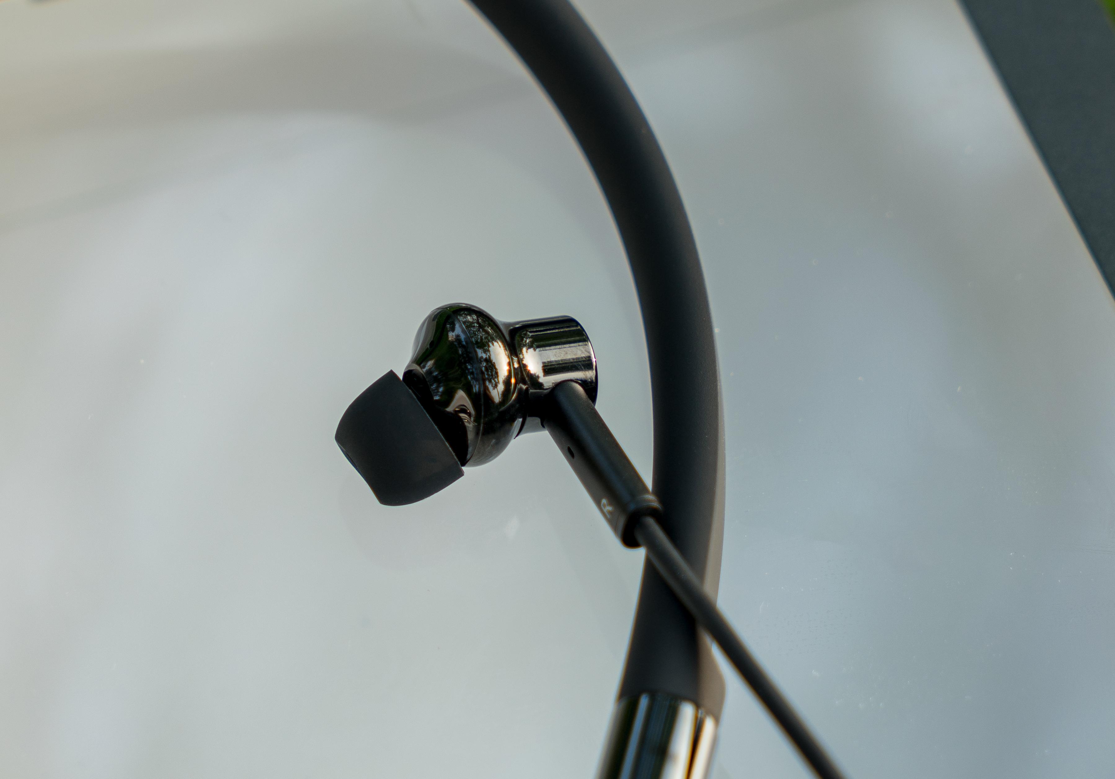 出众降噪小米降噪项圈蓝牙耳机测评