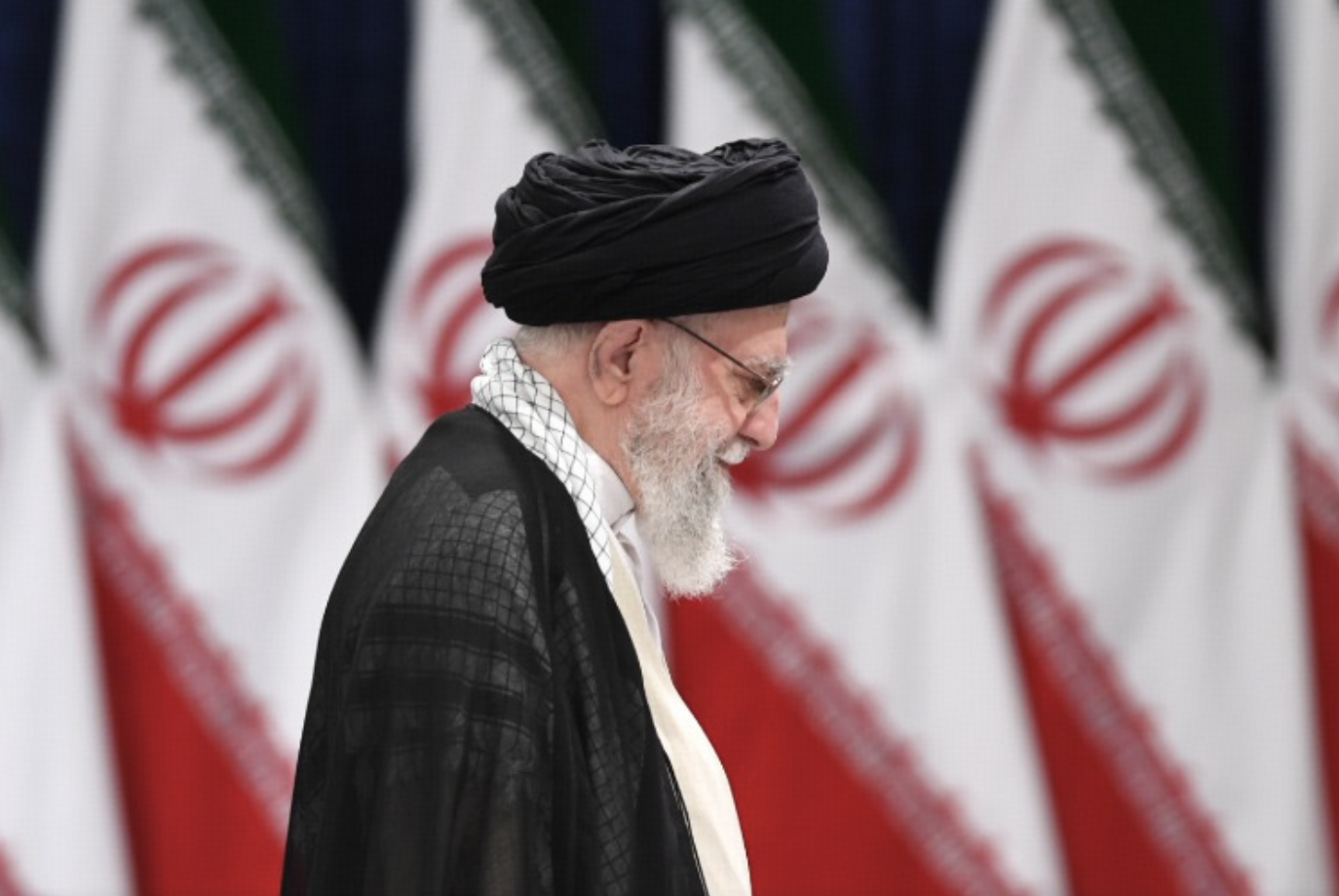 中方回应哈梅内伊遇害，「严重侵犯伊朗主权安全，中方予以坚决反对和强烈谴责」，有哪些信息值得关注？