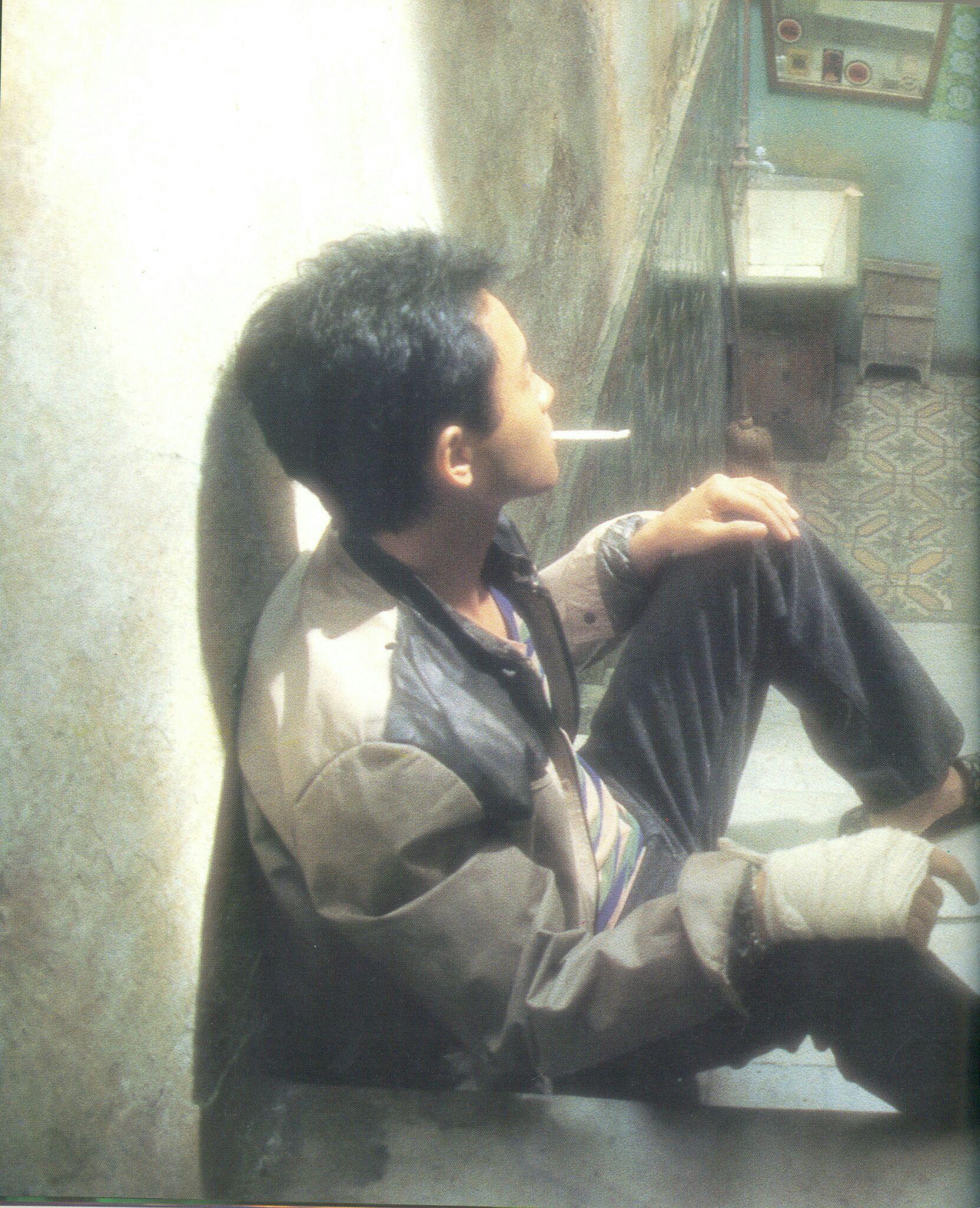 有没有张国荣吸烟的照片 求图? - 知乎