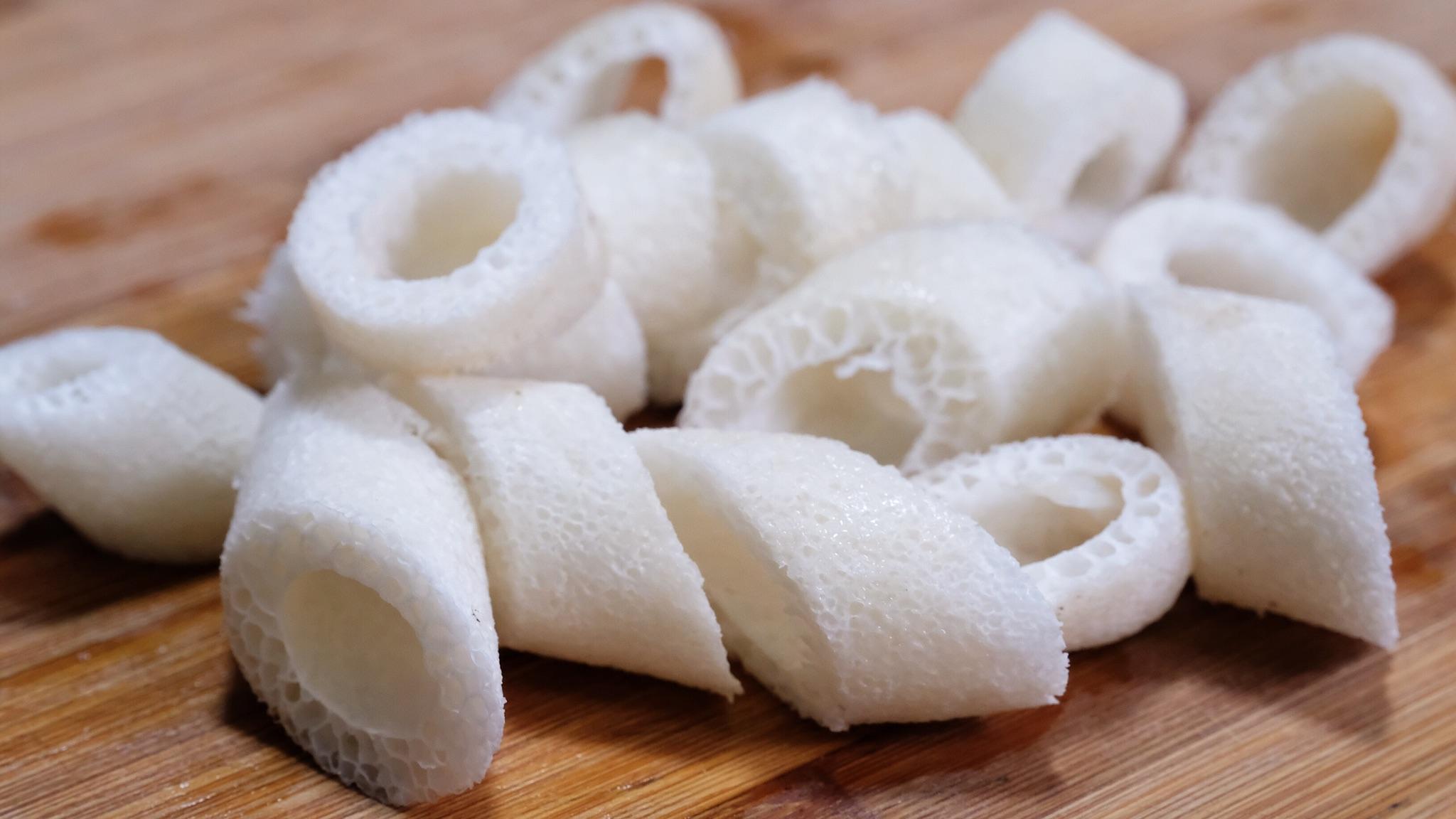 食肉不及食菌养心莫善于寡欲竹荪烩双珍