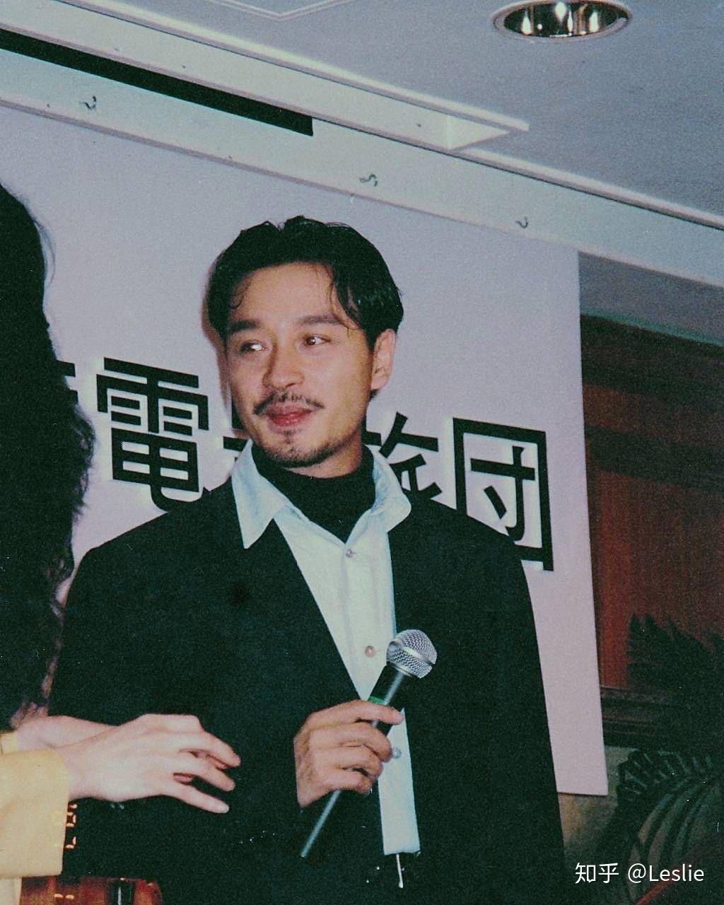 你们觉得有胡子的张国荣好看还是没胡子的