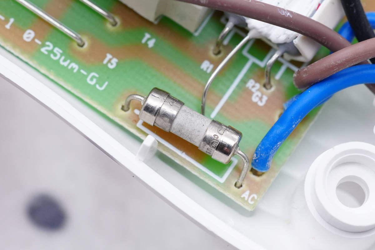 下面就进入拆解环节,一起来看看这款电热毯的内部设计