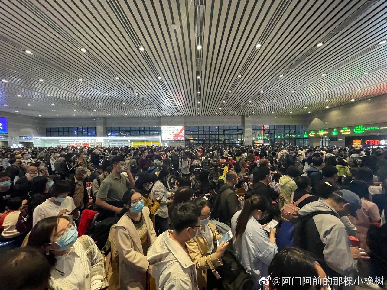 京广高铁部分列车晚点2小时以上具体发生了什么当事者需要负责任吗