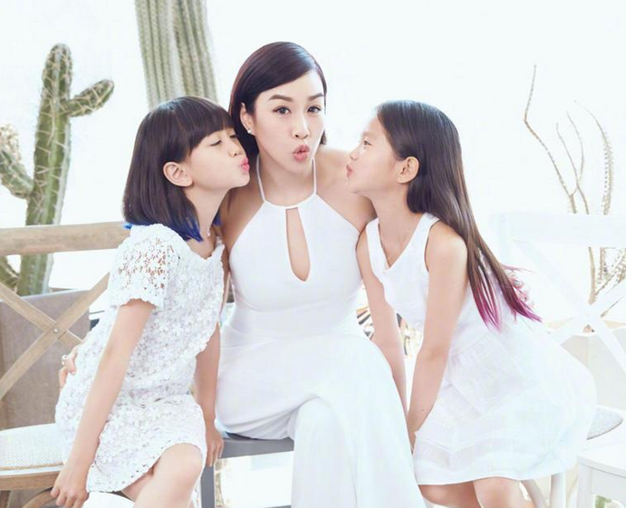 乘风破浪的姐姐钟丽缇三个孩子乖巧又懂事辣妈养娃确实有一套