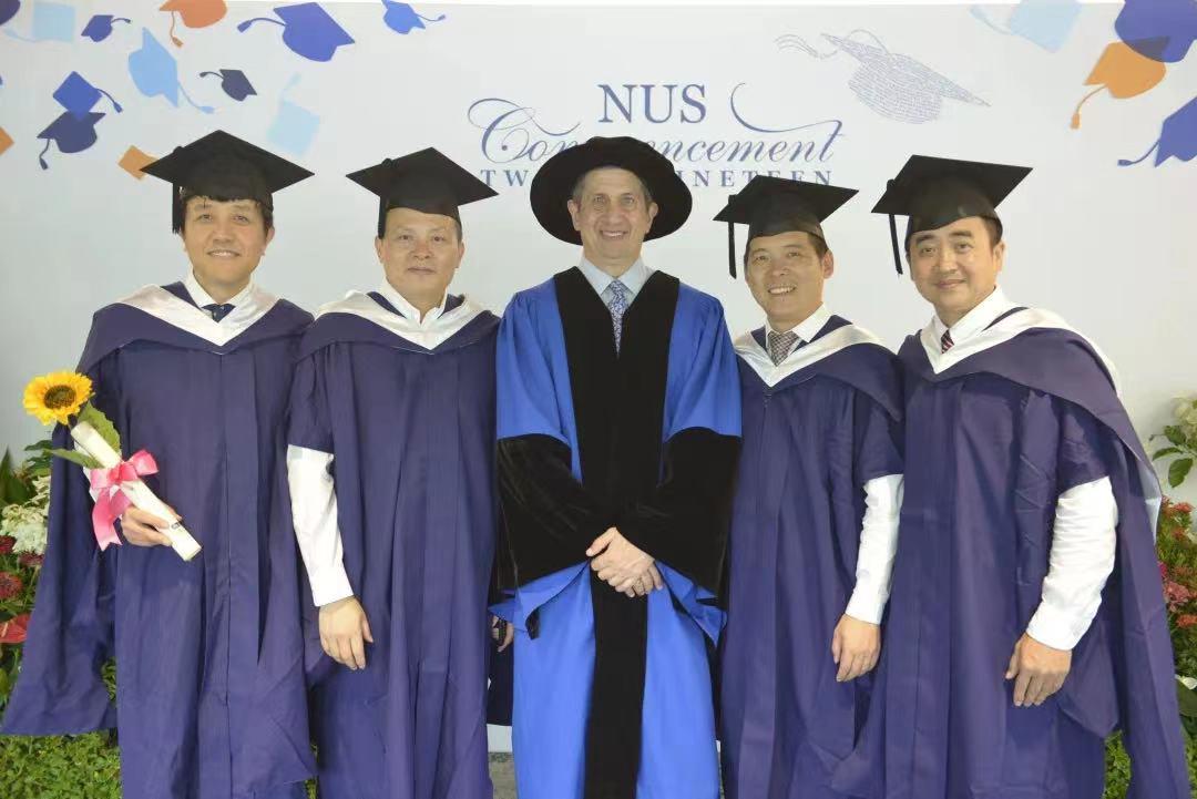 毕业季 | 探秘NUS毕业典礼背后的学位服传统 - 知乎