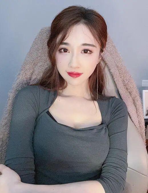 被虎牙索赔3600万后轩子晒最新居家照已从豪宅搬进出租屋