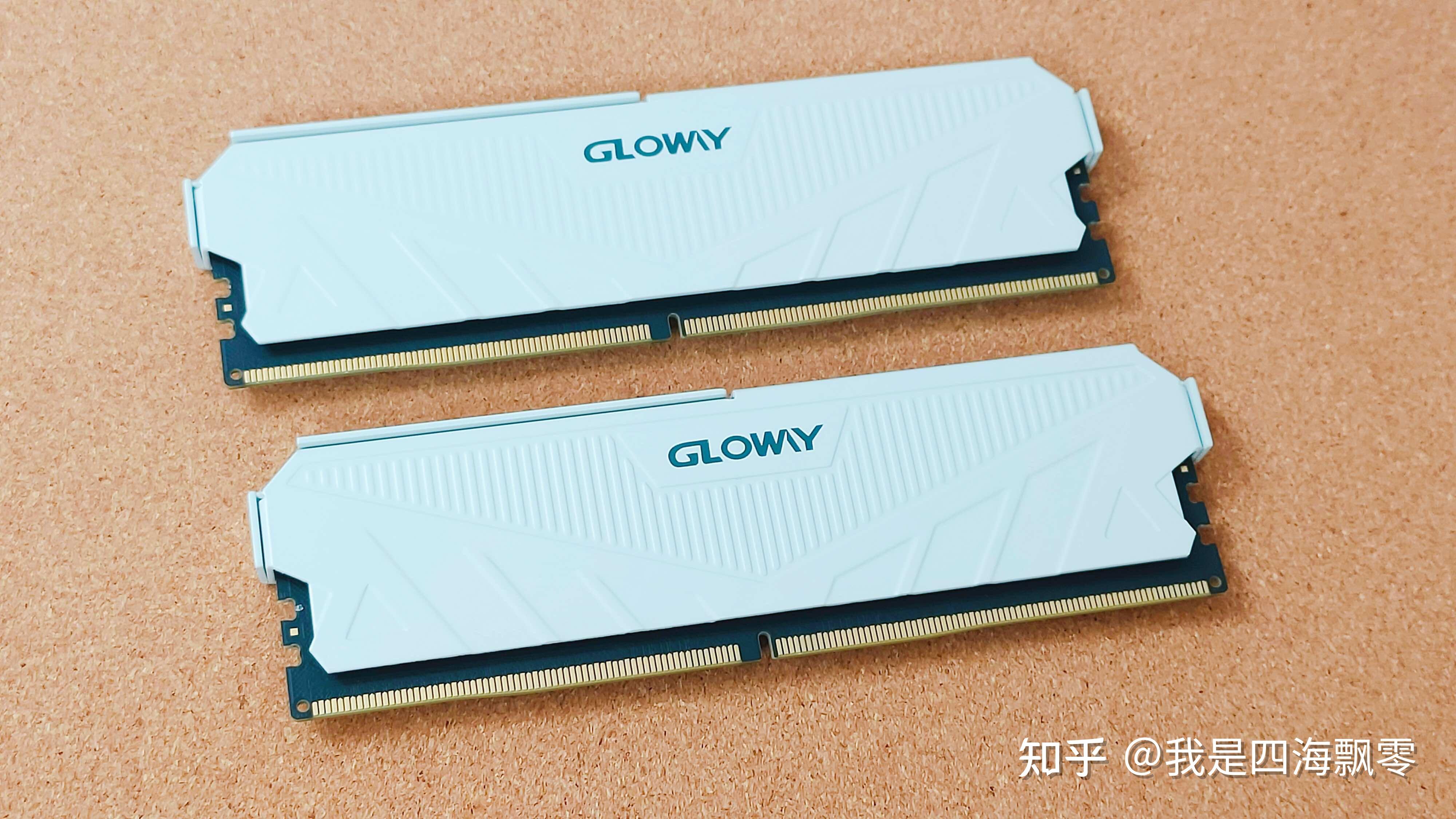 光威天策系列皓月白ddr5内存的包装盒是透明塑封包装,可以通过超频上