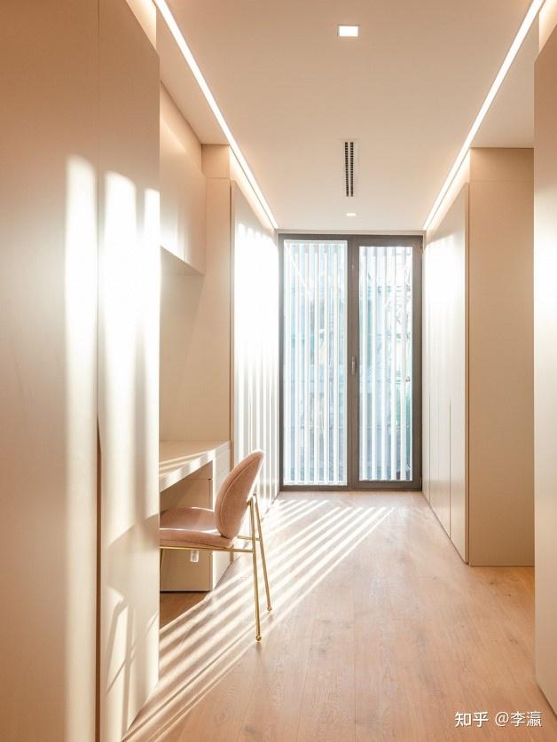 璞珥笔记百叶窗的光影密码