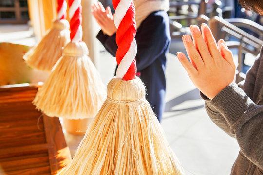 日本的新年风俗介绍：初诣 - 知乎