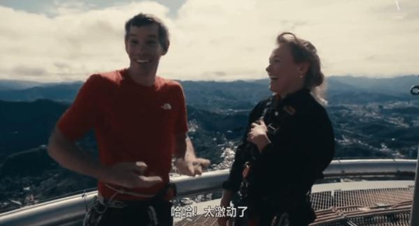 《徒手独攀台北101：直播》全程无尿点，网飞跟他一起独攀101