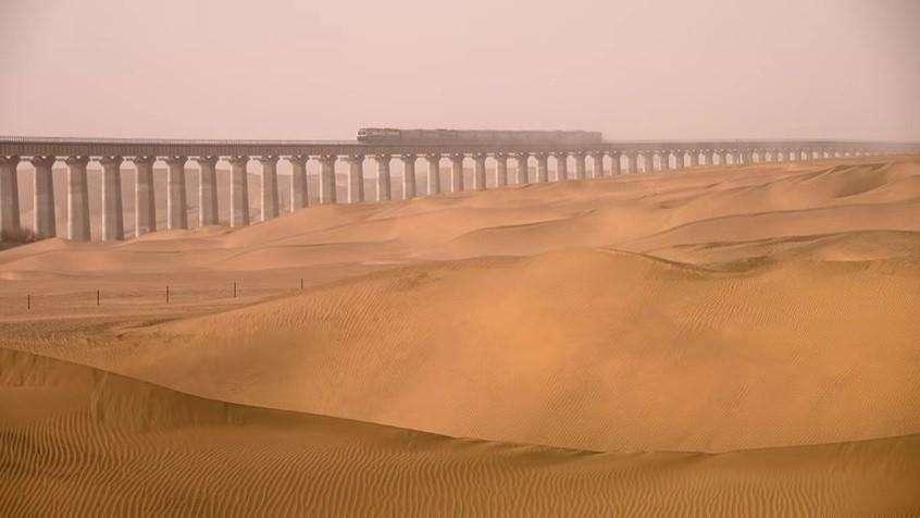 世界最长的环沙漠百丽国际铁路在哪里就在我国的塔里木盆地
