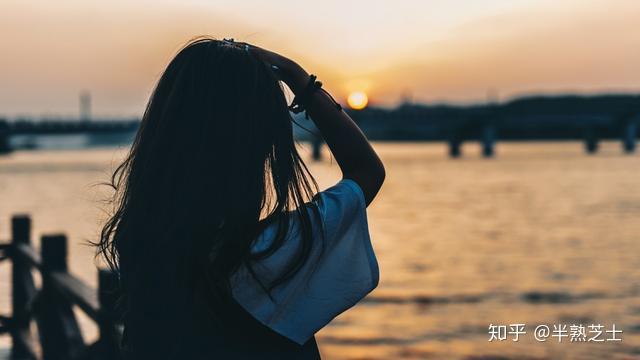 世人常因冀望遥远难及的幸福,忽略了眼前的小乐趣——赛珍珠语录