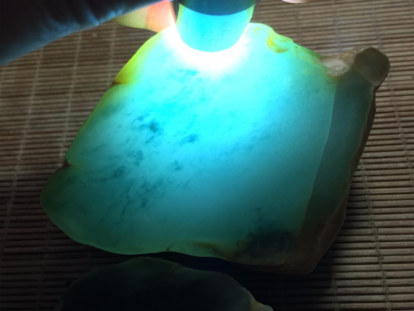 翡翠赌石讲解:大马坎冰种飘花水石 - 知乎