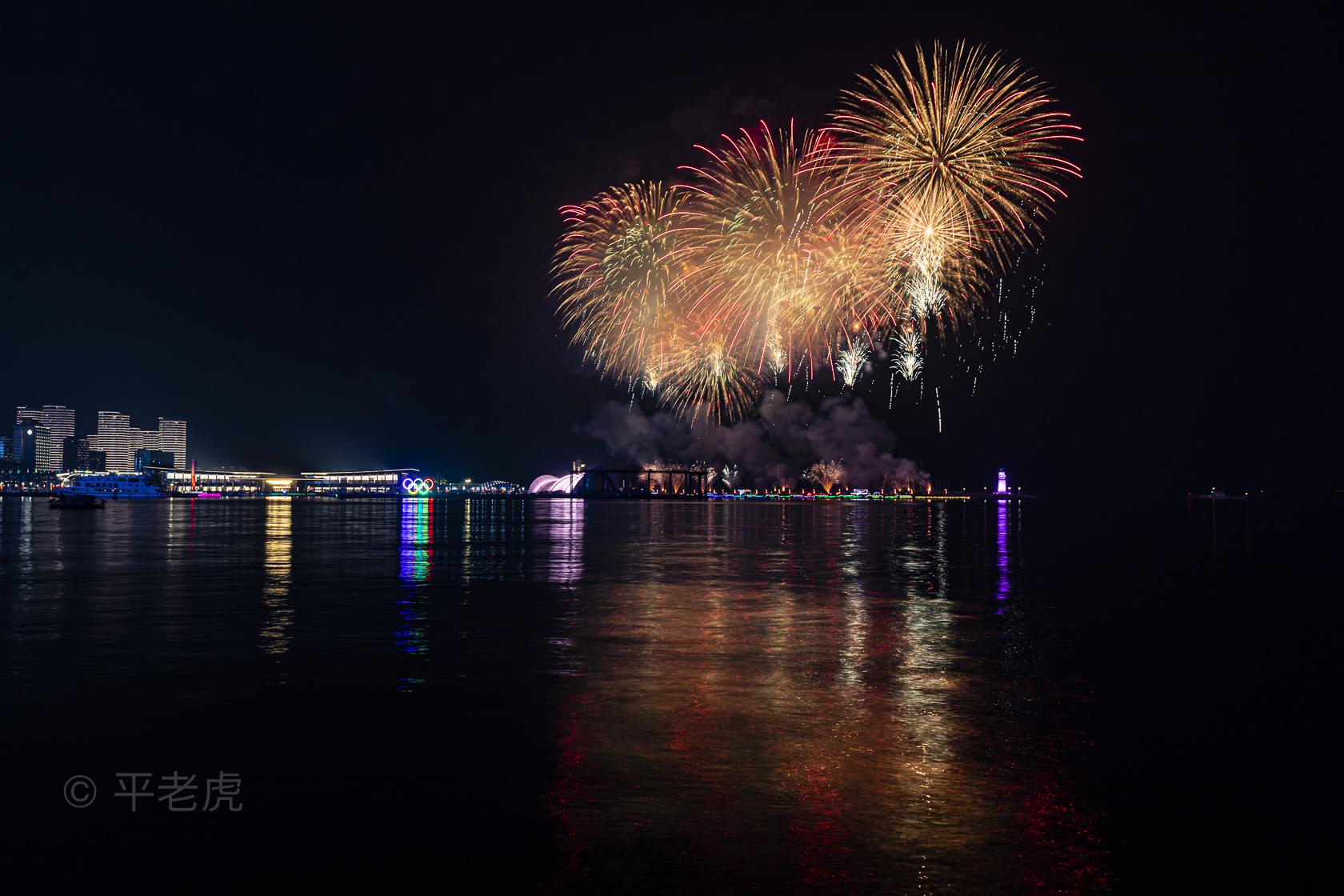 如何拍出星空下的烟花?