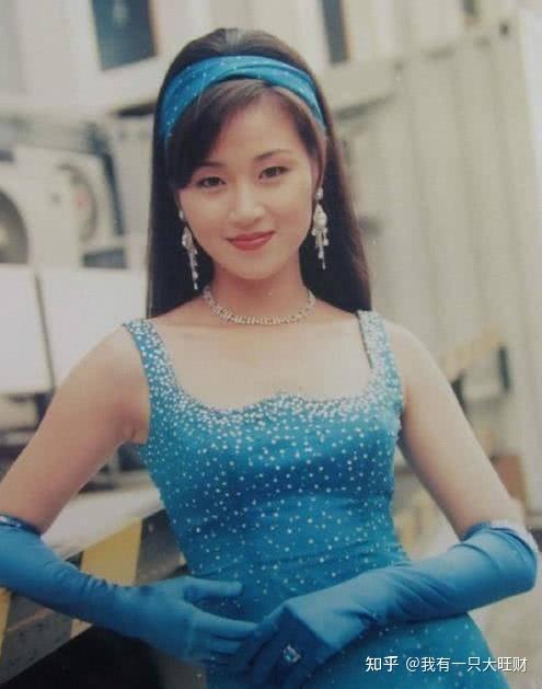 我和春天有个约会完美融合精明与单纯的金露露因美好而幸福