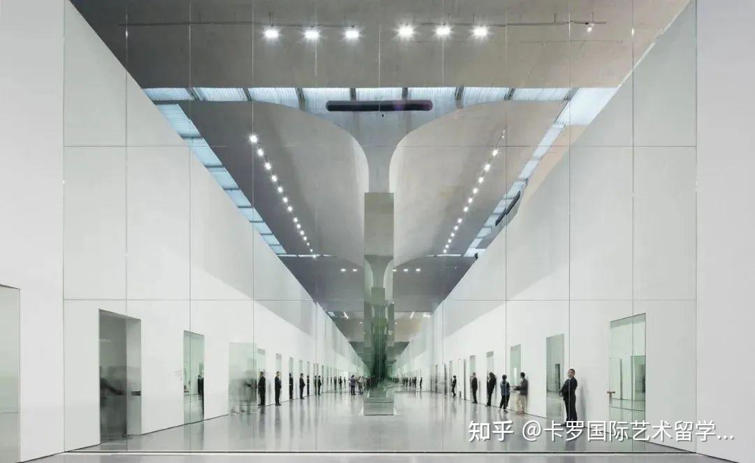 来了解一下！推动艺术发展的7位顶级策展人 - 知乎