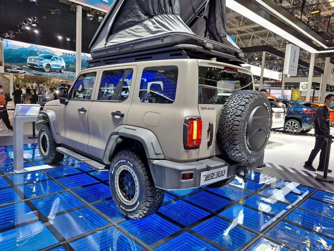 国产最硬派suv来了实拍wey坦克300官方改装版