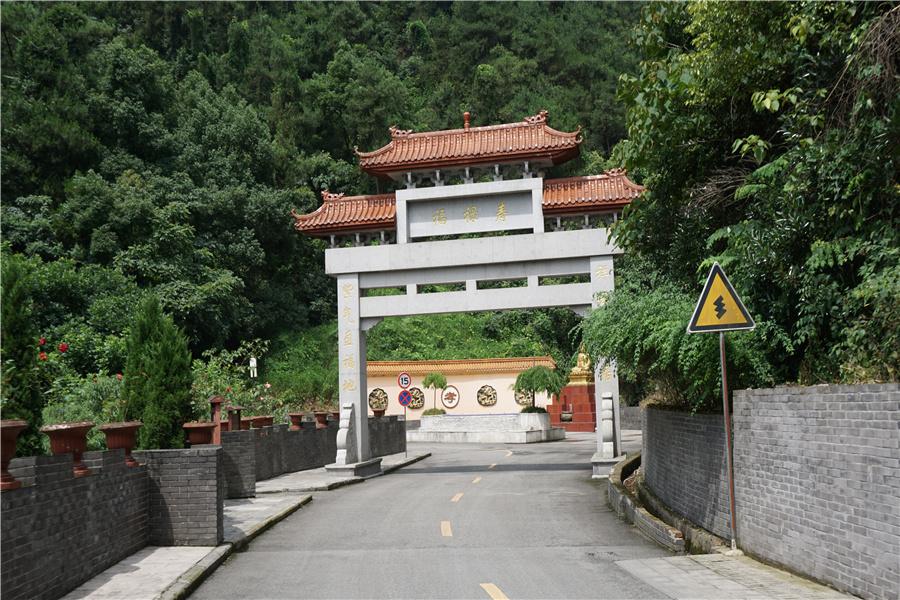 白市驿龙台山陵园图片