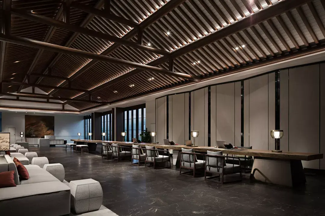 像是斜顶木格栅天花,以明代家具为骨干的订制木椅,中式黑松盆景,无木