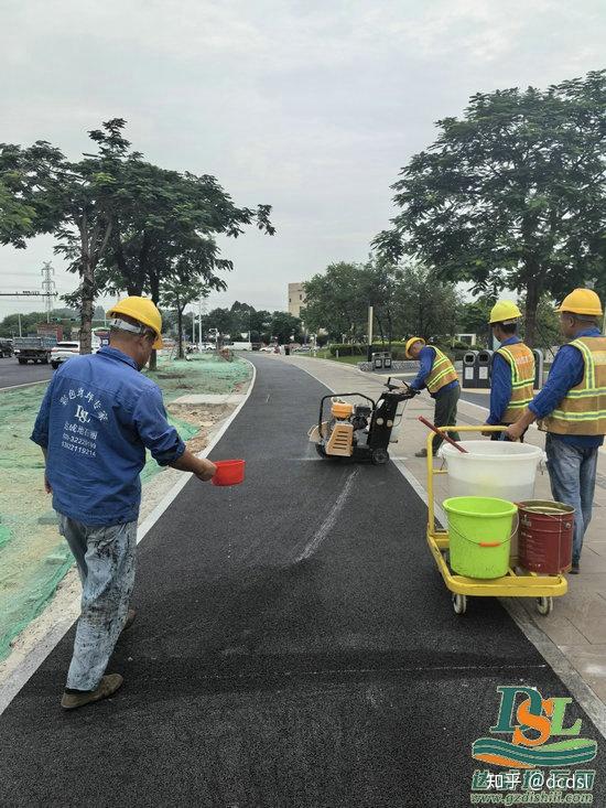 彩色透水混凝土地坪施工后的路面养护指南!