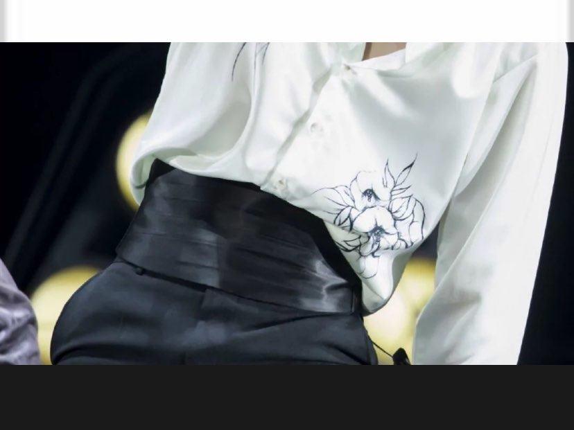 有没有姐妹有吴世勋黑束腰图,无水印的,分享一下叭,谢谢～?