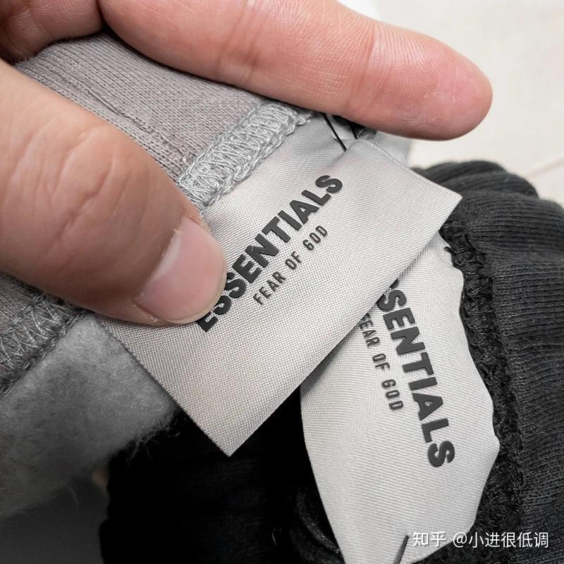 一条质感舒适的fear of god复线fog essentials反光短裤 - 知乎