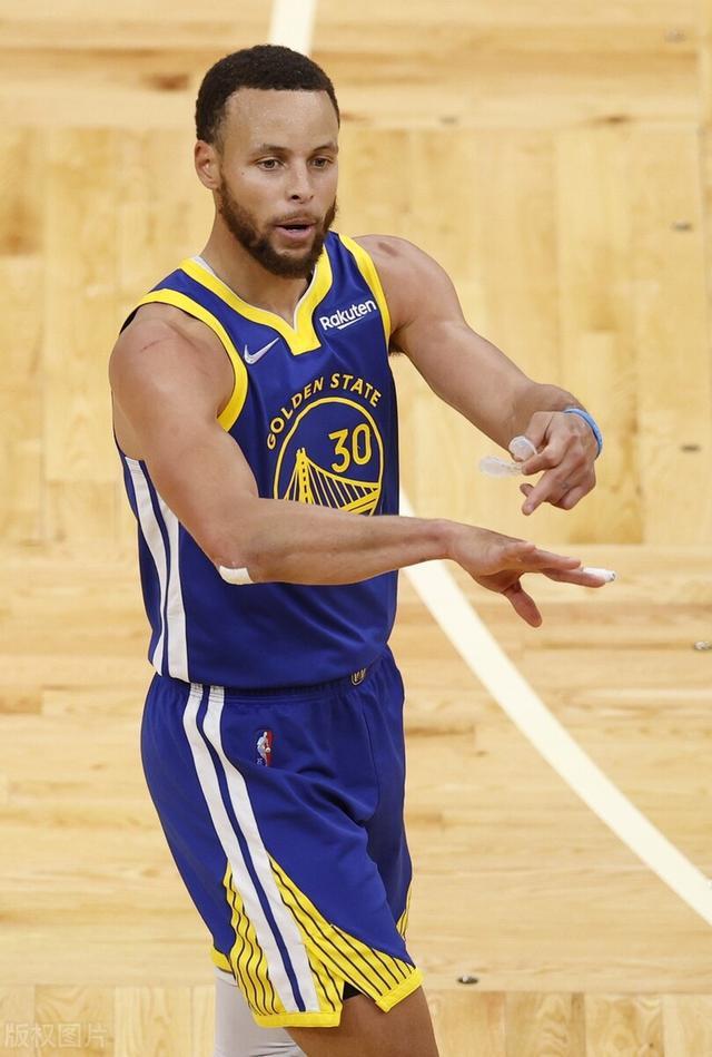 库里夺冠夜细节喜极而泣晚安手势四冠提醒哪一个让人动容