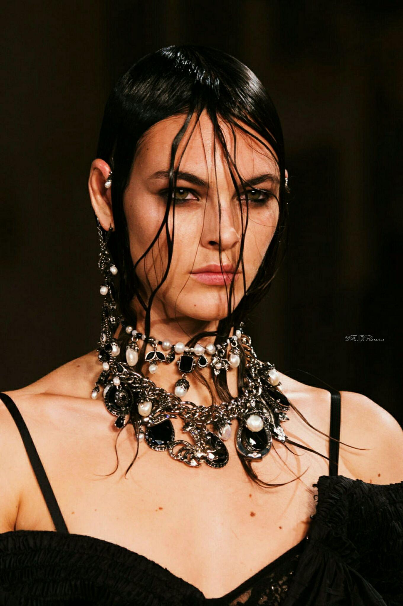 如何评价意大利新任超模vitto ceretti?