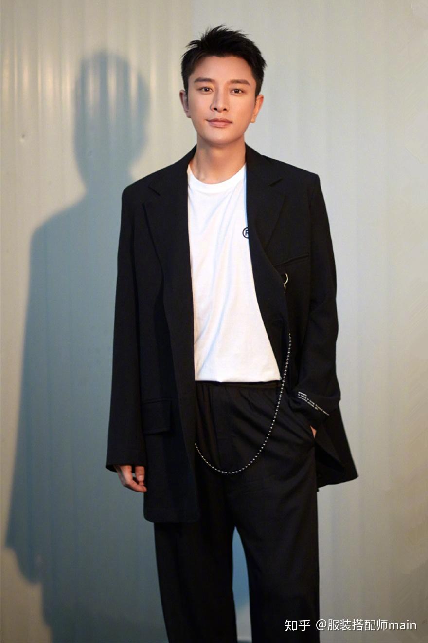 贾乃亮近照曝光一身西装干练英气神采奕奕活出男人潇洒的样子