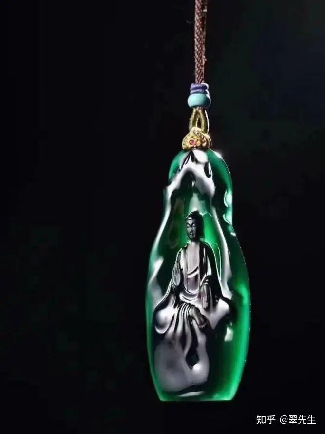 包括开出来的碎料,也多作为耳坠,被朝中权贵收藏,此有了绮罗玉之说