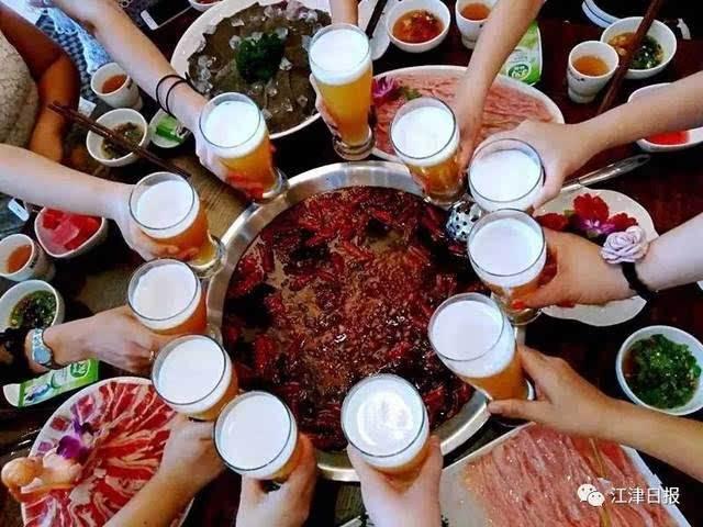 为什么山东人喜欢吃海鲜喝啤酒而四川人喜欢吃火锅喝白酒