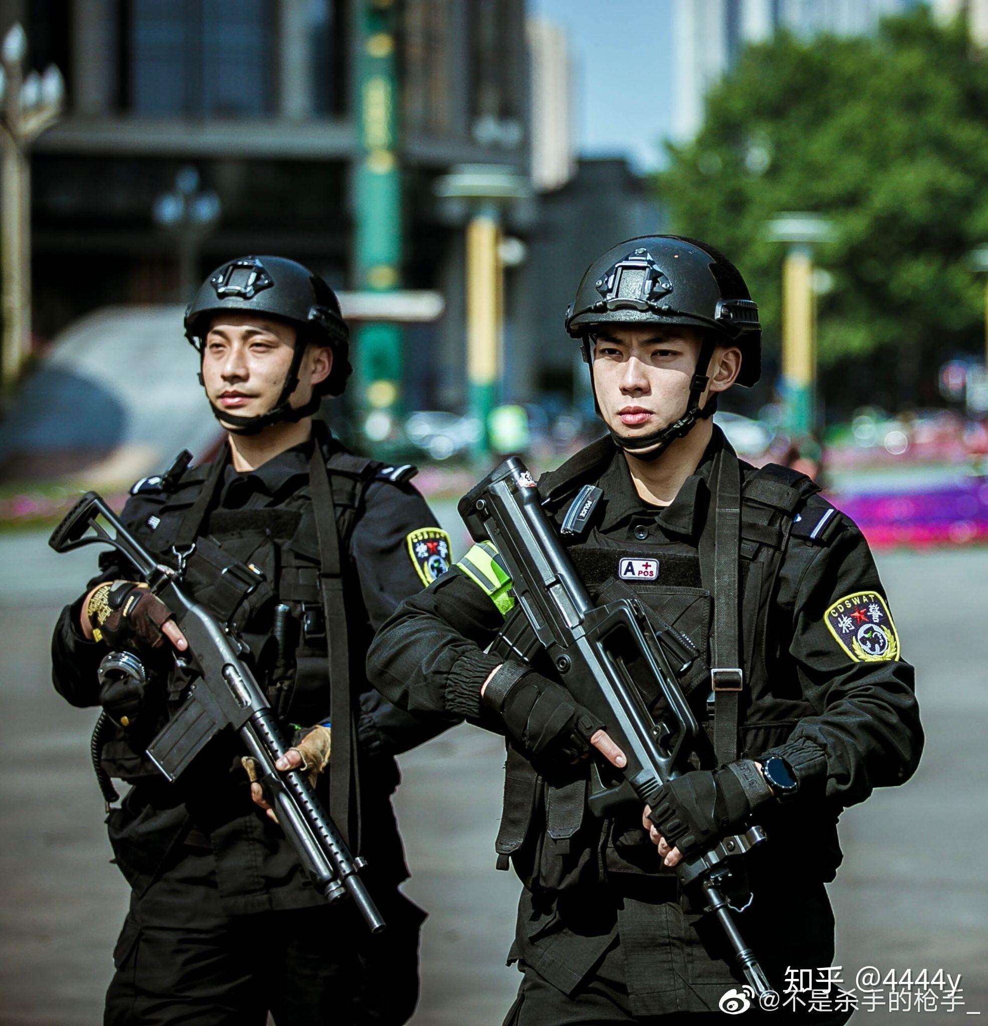 成都特警文潇伟女朋友图片