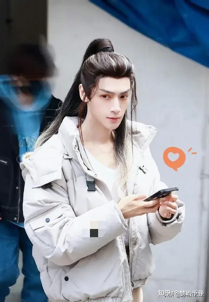 人面桃花相映红新鲜美男出圈内娱美男重新洗牌最帅30位来袭