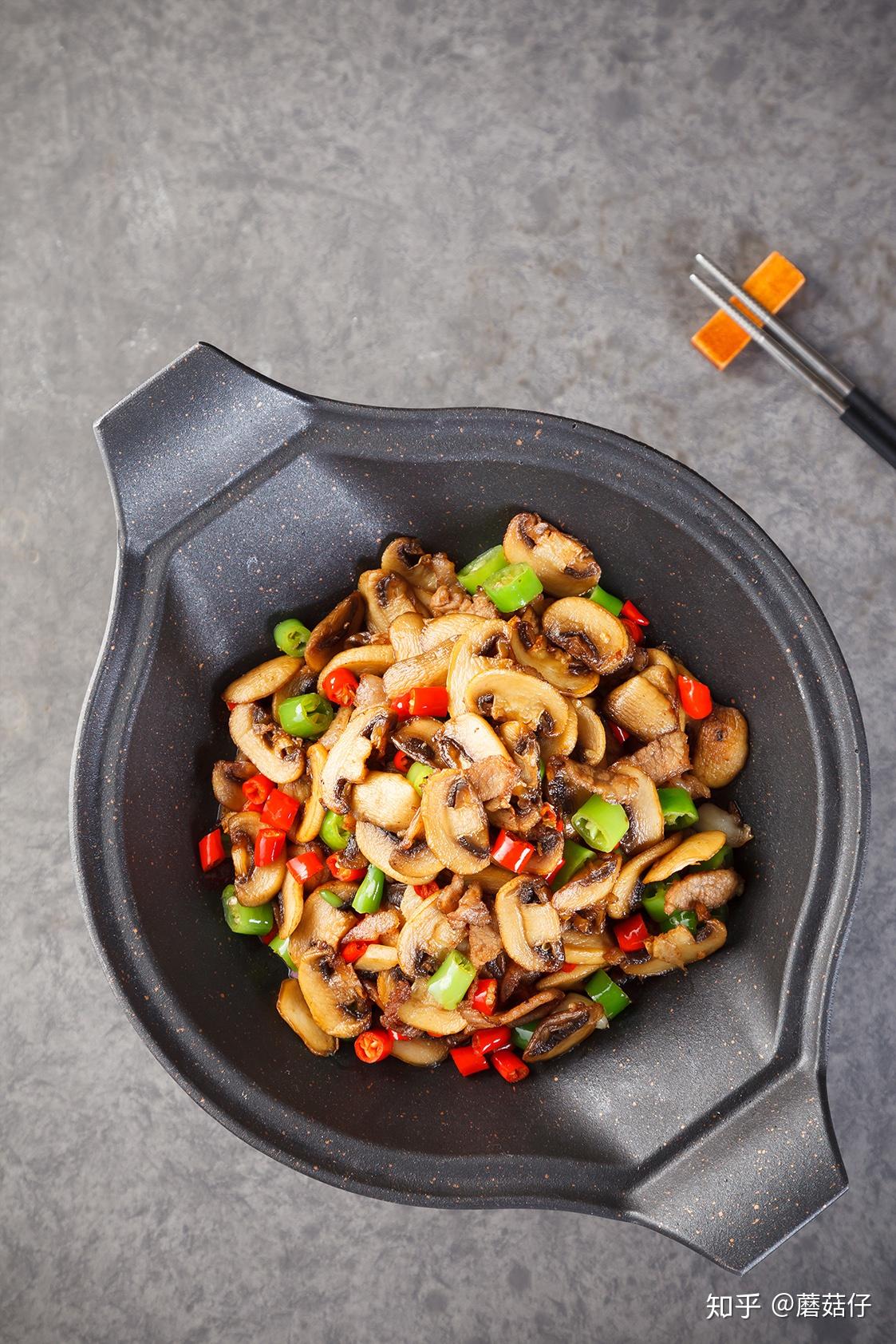 入冬后全家来份「 干锅白蘑菇 」,滋补整个冬天